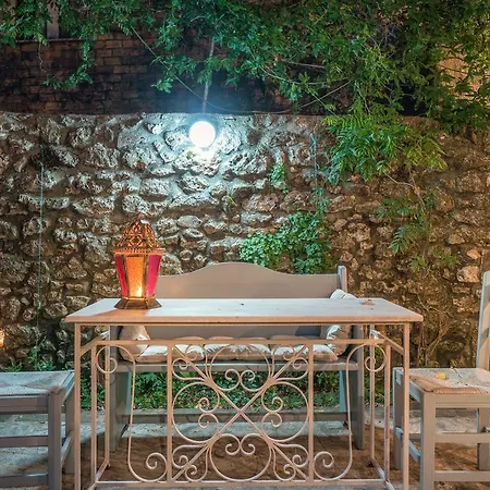 Kır Evi Adrieli *
