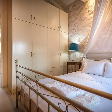 Kır Evi Adrieli Ayos Nikolaos